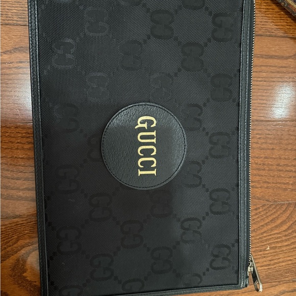 Gucci Black Pouch with Gold Emblem - Picture 6 of 7
